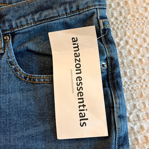 Amazon Essentials Men’s athletic fit Straight Jeans in Dark Blue 42 x 32 - Picture 2 of 3